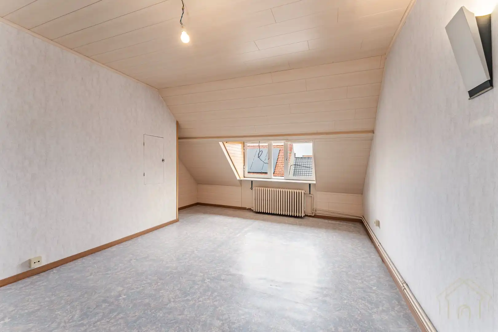 Halfopen renovatieproject met veel potentieel en diepe tuin met uitweg foto 10