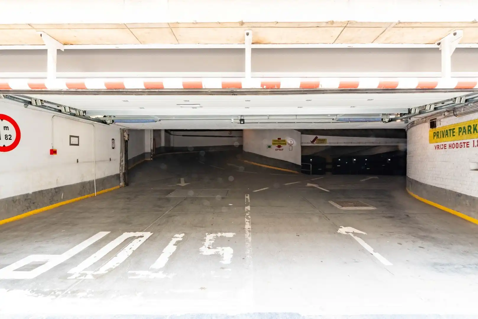 Autostaanplaats tussen Meir, Hopland en Frankrijklei foto 6