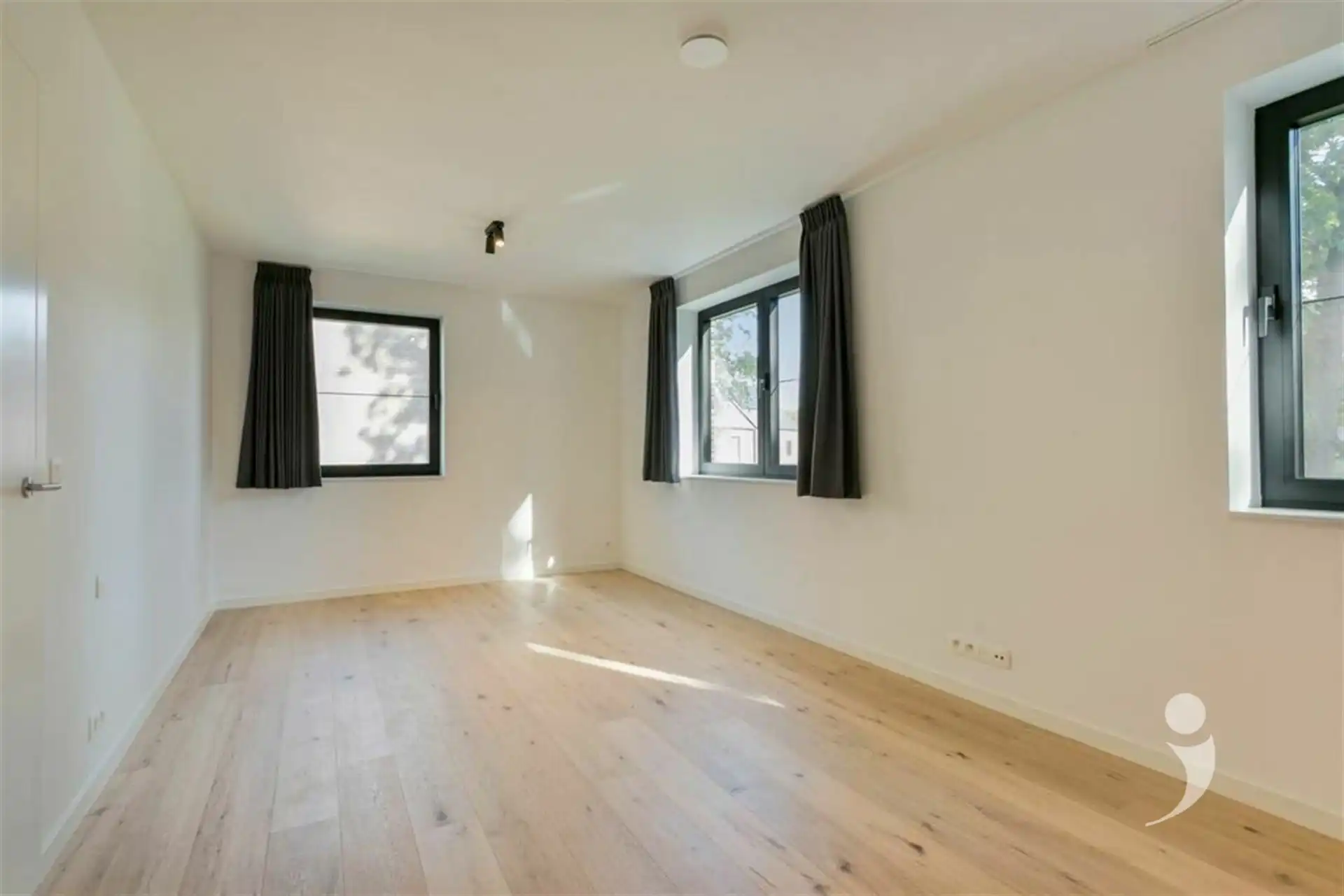 Moderne, halfopen BEN woning in groene, rustige omgeving foto 13