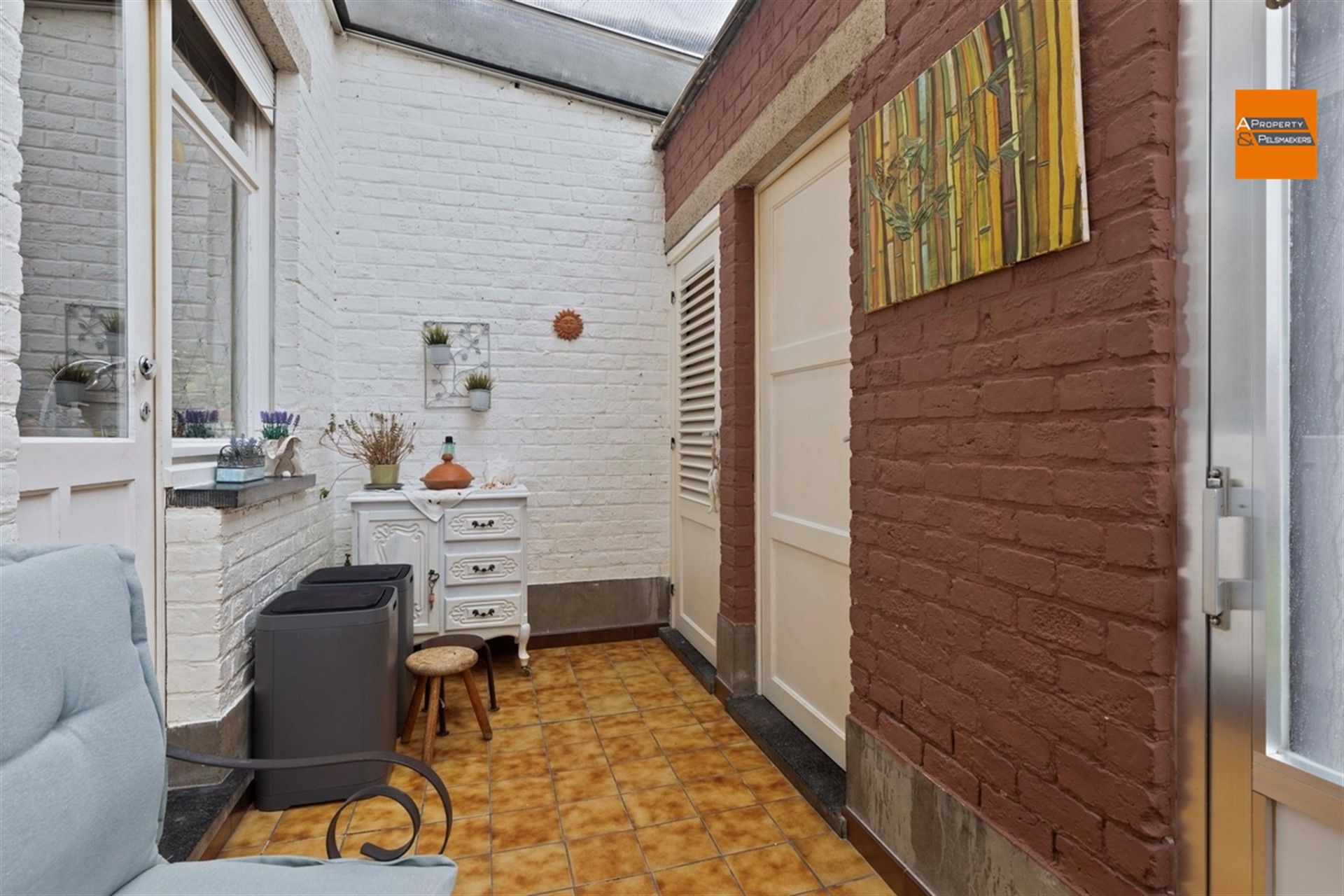 BOD AANVAARD Te renoveren woning met 3 slaapkamers, garage en tuin foto 13