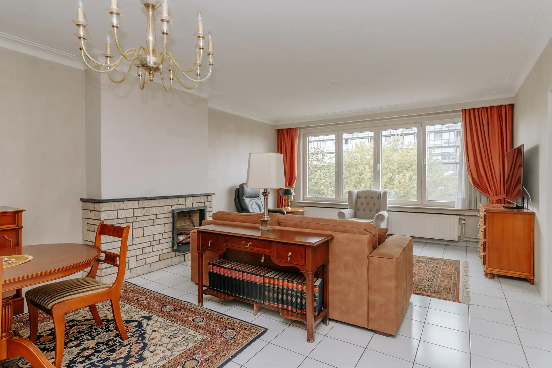 Ruim appartement op de 5de verdieping met autostaanplaats foto 3