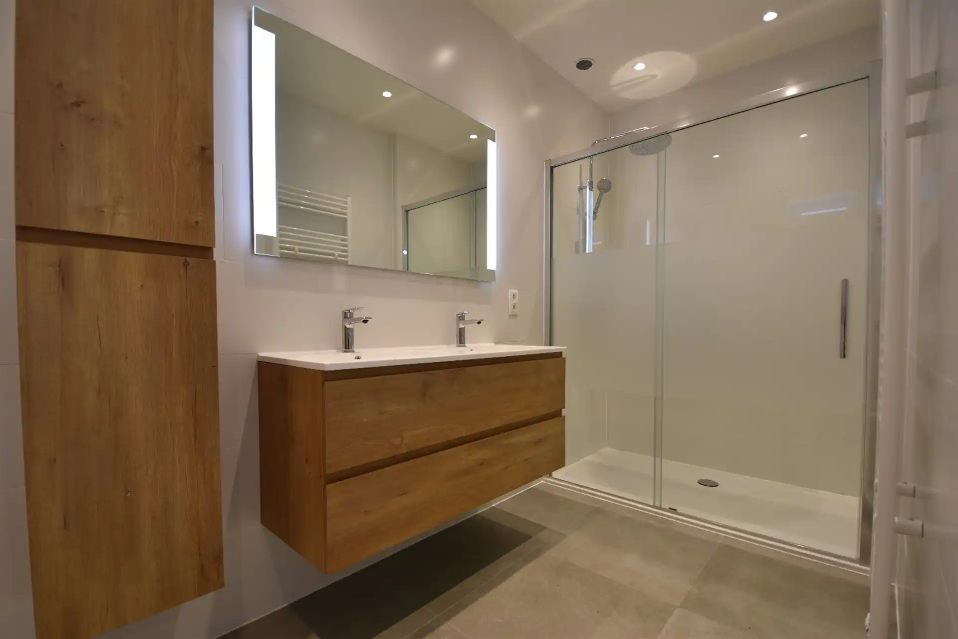 Gerenoveerd gelijkvloers appartement met ruim terras foto 5