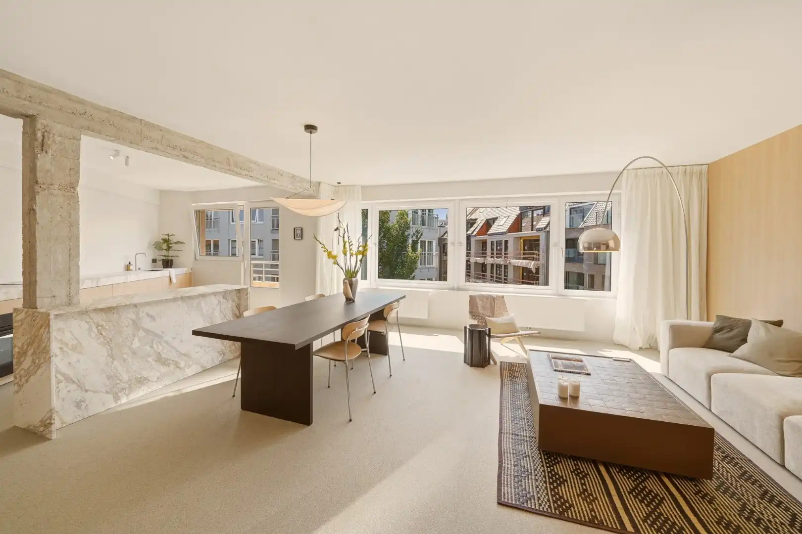 Stijlvol gerenoveerd stadsappartement met maatwerk, 2 slaapkamers en veel bergruimte foto 6