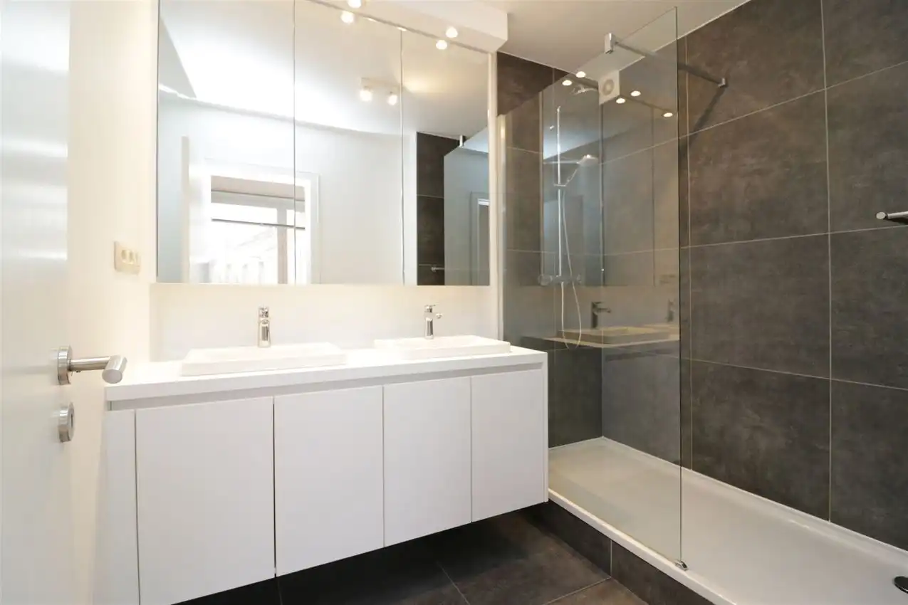 Stijlvol en instapklaar wonen met zicht op warandepark foto 31