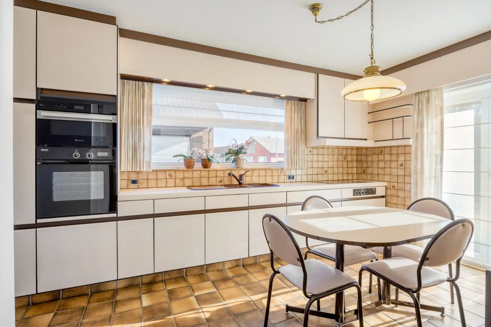 Gelijkvloerse woning met 3 slpks, rustig gelegen op 868 m² ! foto 9