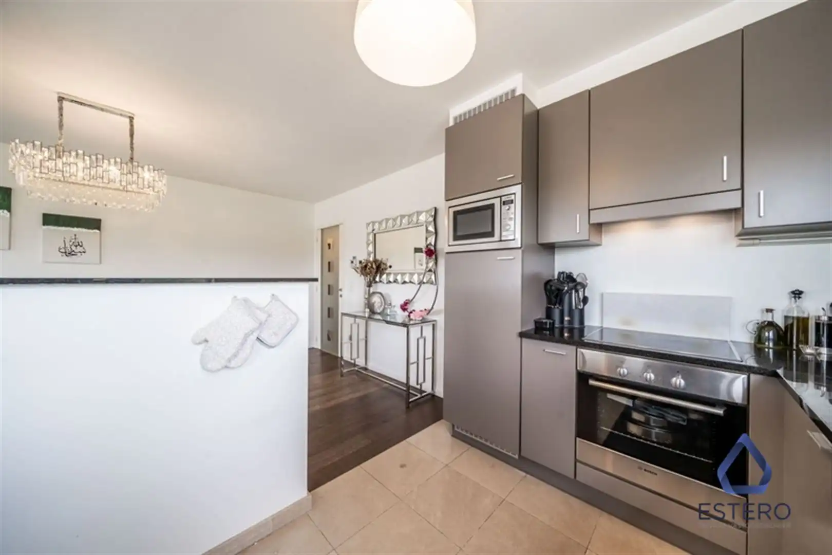 Ruim en lichtrijk appartement met 3 slaapkamers en terras foto 6