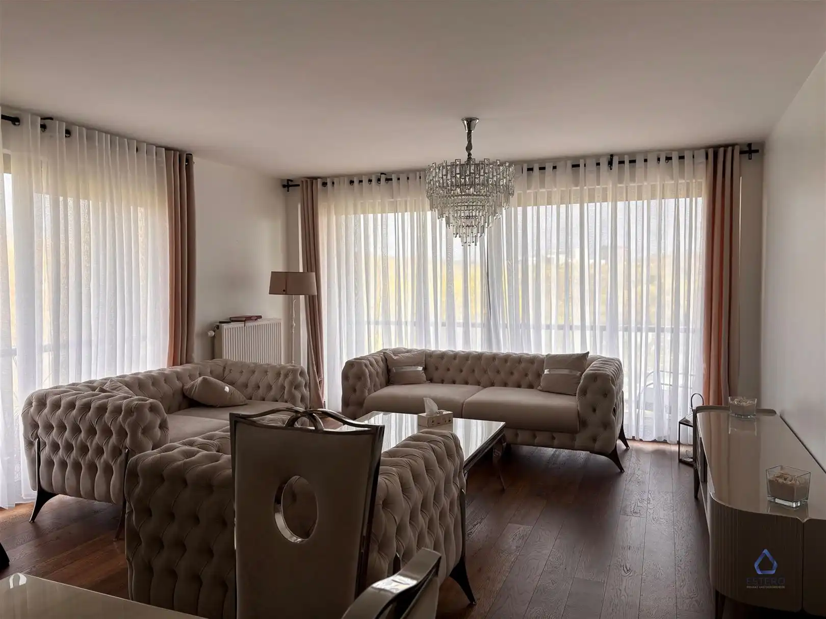 Ruim en lichtrijk appartement met 3 slaapkamers en terras foto 6