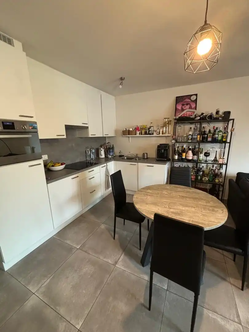 Prachtig appartement met 2 slaapkamers en ruim, zongericht terras te Hasselt. foto 5