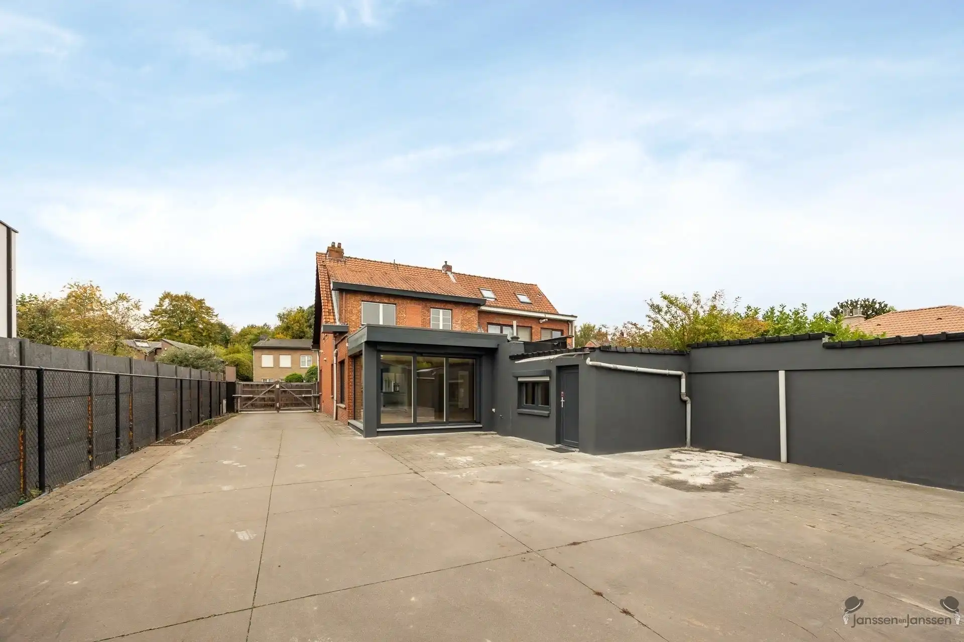 gerenoveerde woning met ruim magazijn  foto 12