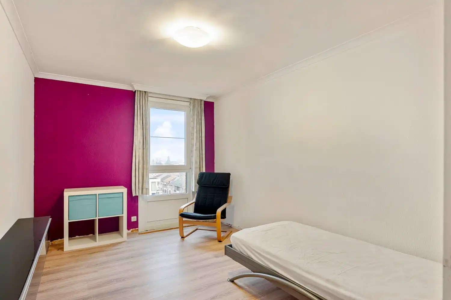 Lichtrijk appartement met 2 slaapkamers, terras en twee autostaanplaatsen, nabij het centrum van Sint-Truiden. foto 11