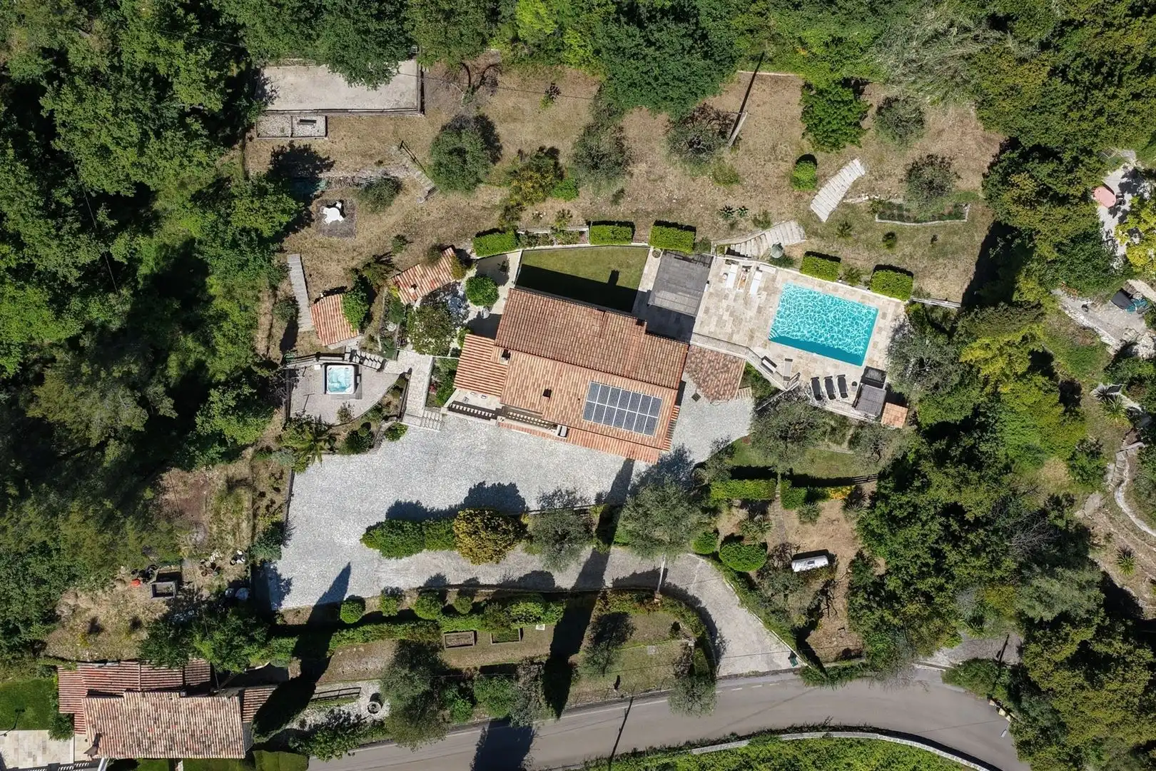 Volledig gerenoveerde villa met wellness en panoramisch uitzicht nabij Nice foto 4
