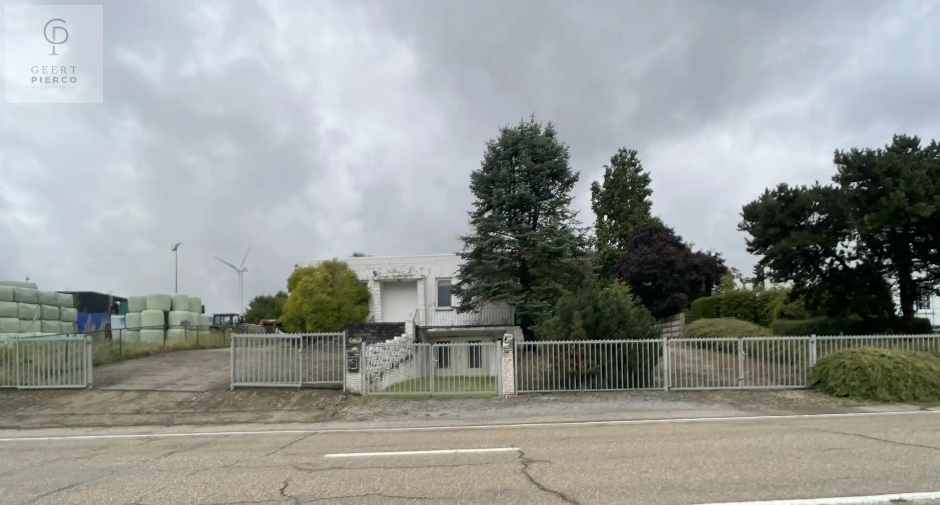 Projectgrond gelegen op een zeer gunstige locatie. foto 10