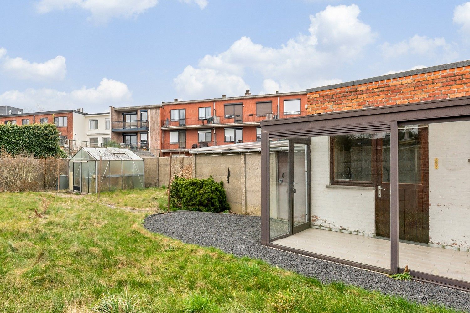 Gesloten bebouwing 219m² met naastliggend bouwgrond 231m² foto 26