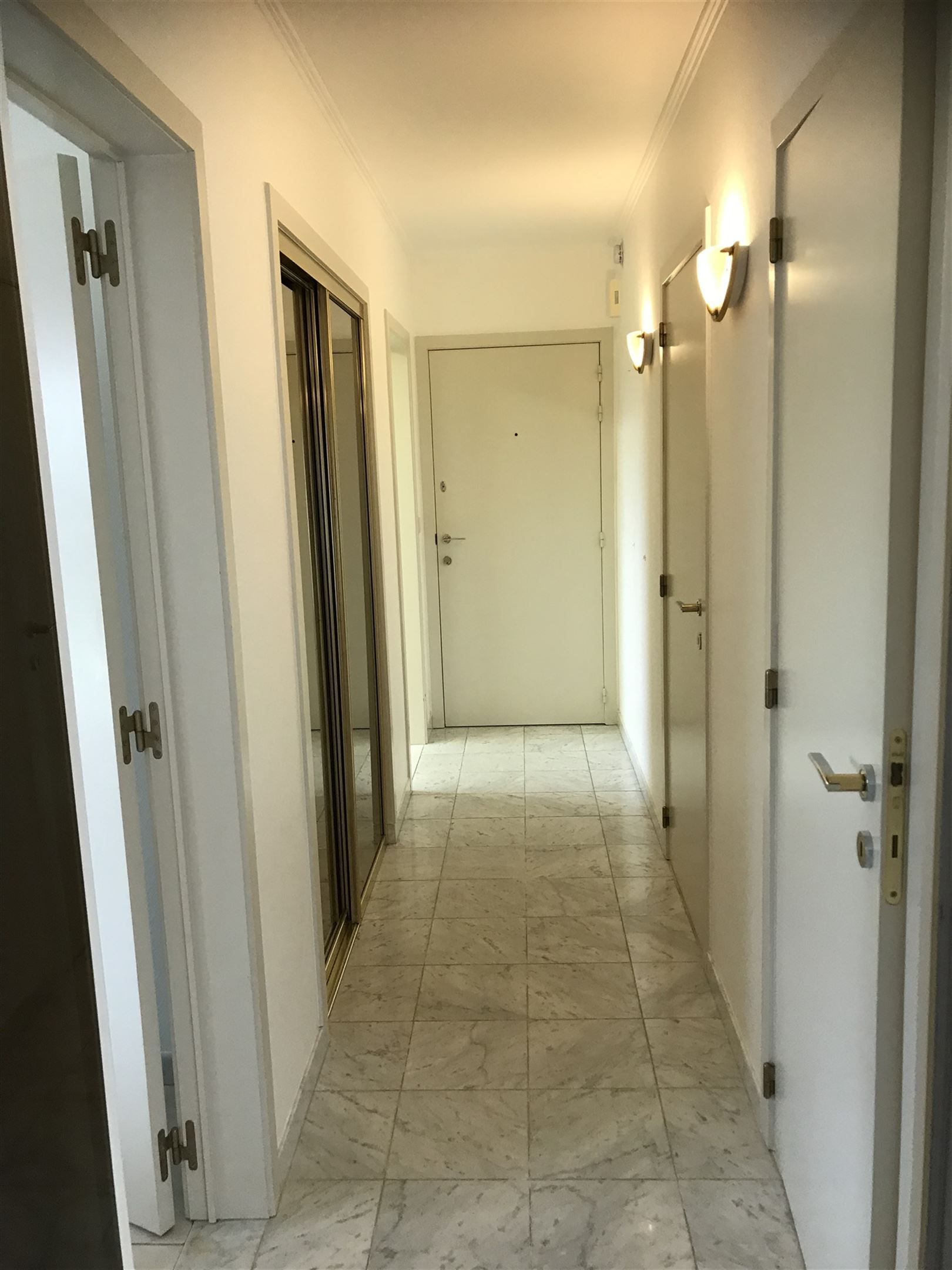 2 slaapkamerappartement te huur met garage foto 7