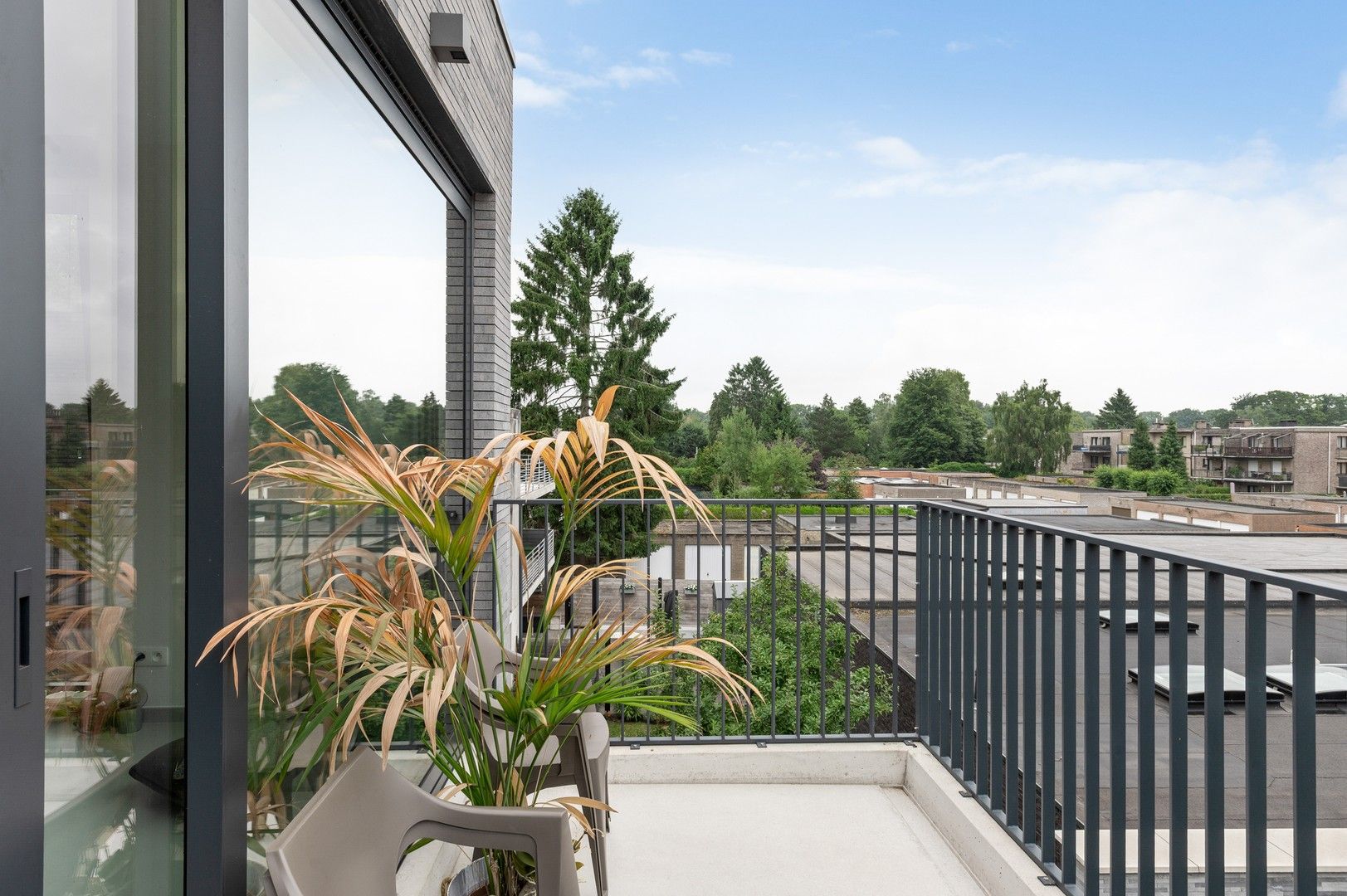 Ruim, nieuwbouw appartement met 2 splk en heerlijk terras foto 10