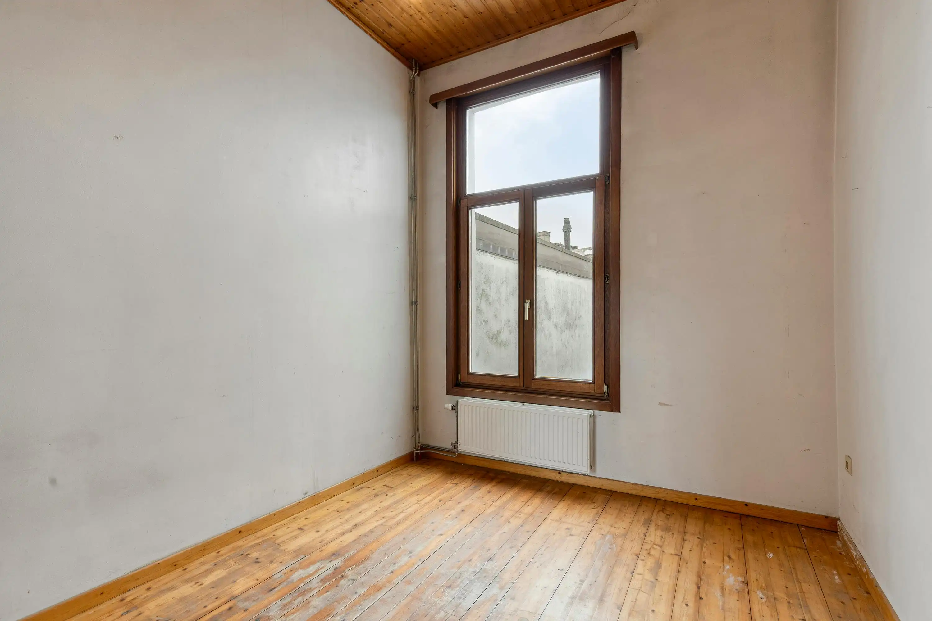 Op te frissen huis met 4 slaapkamers te koop in Borgerhout! foto 14