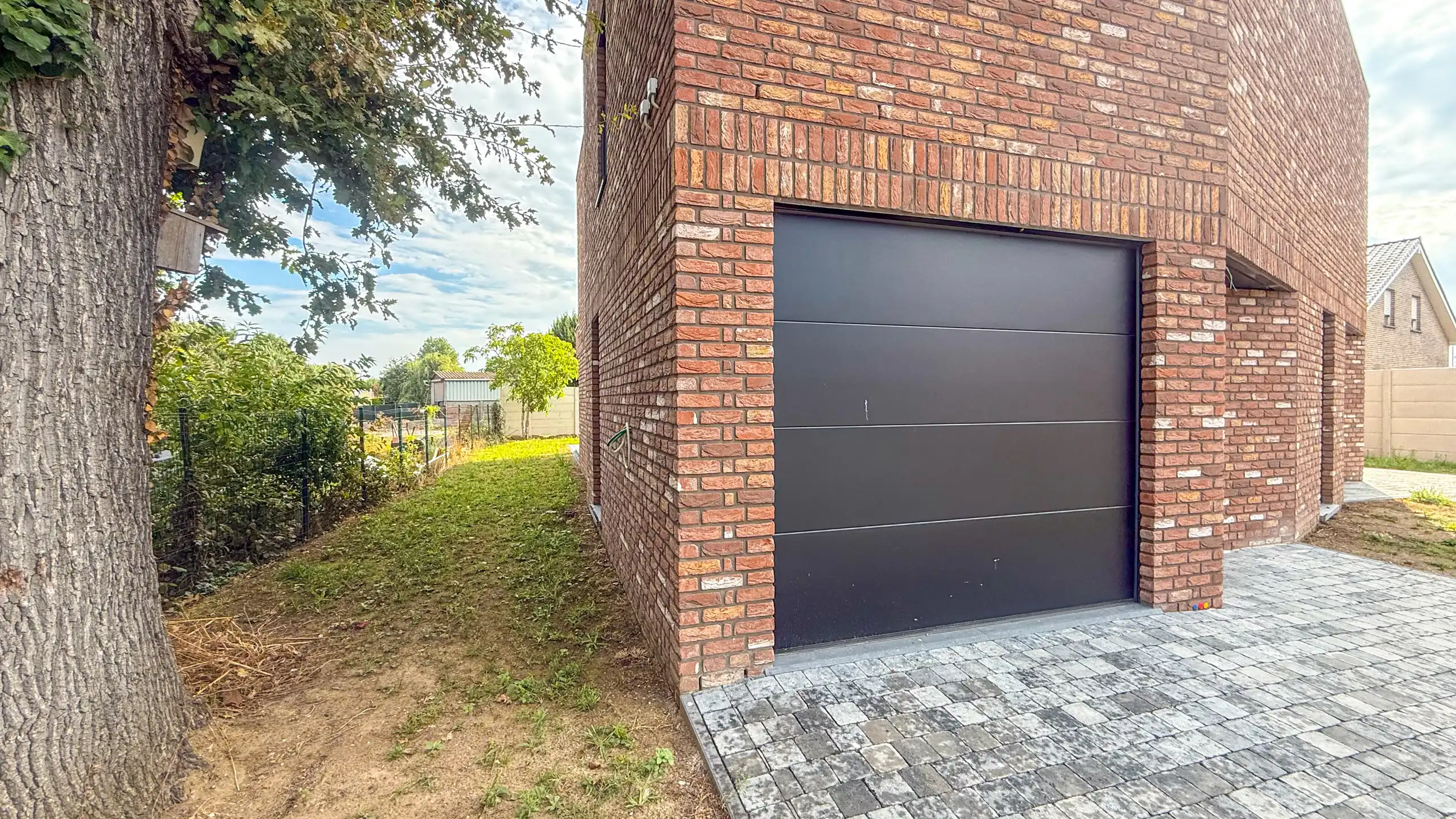 Kwalitatief afgewerkte nieuwbouwwoning op centrale ligging! foto 37