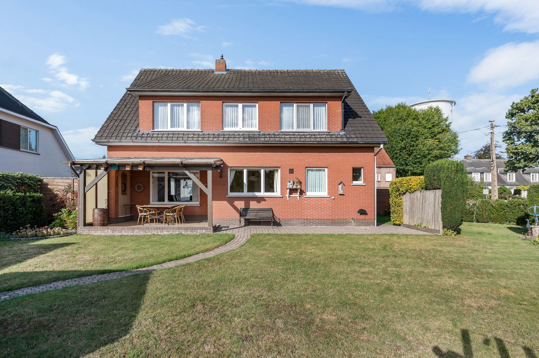 IN OPTIE. Ruime woning met 4slk's op 542 m² foto 2