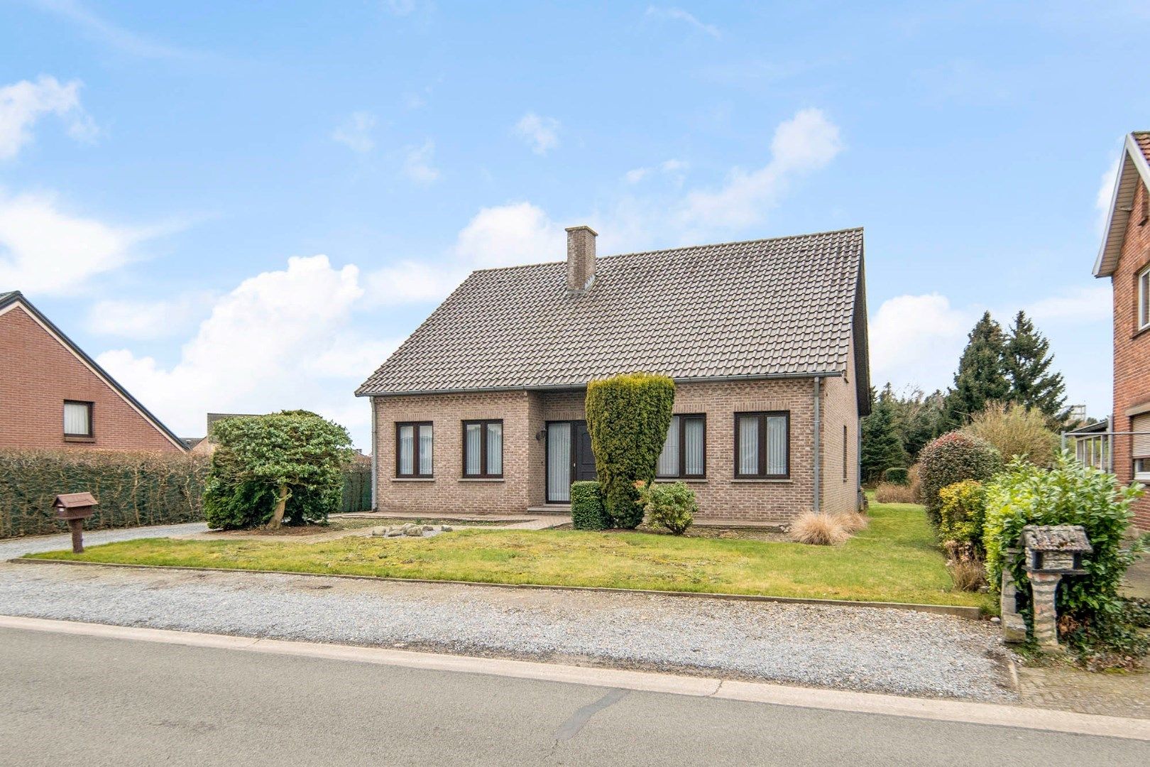 Hoofdfoto van de publicatie: Ruime, vrijstaande gezinswoning op een riant perceel van 16a67ca gelegen op een rustige locatie te Louwel! 