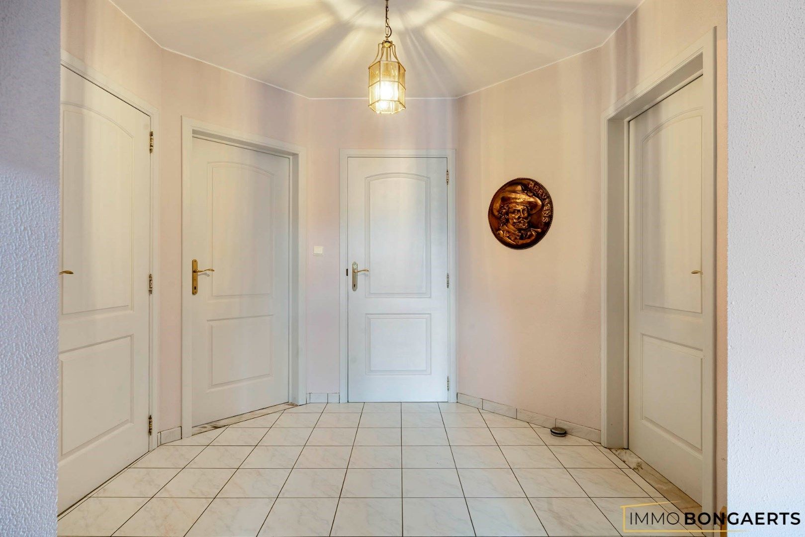 Ruime, rustig gelegen woning met drie slaapkamers foto 4