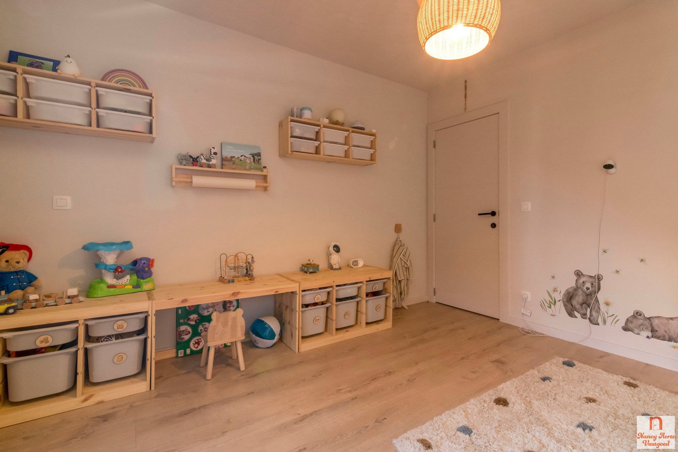 Volledig gerenoveerde woning met bijbouw en grote tuin foto 17