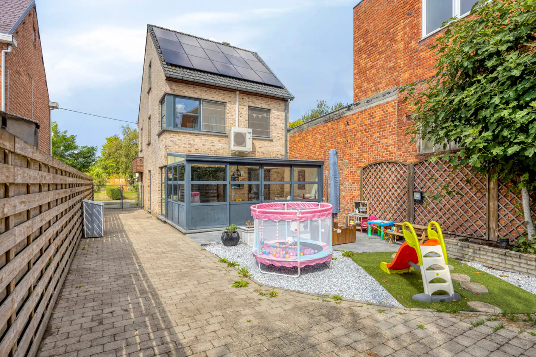 Energiezuinige woning met 4 slaapk. in doodlopende straat foto 2