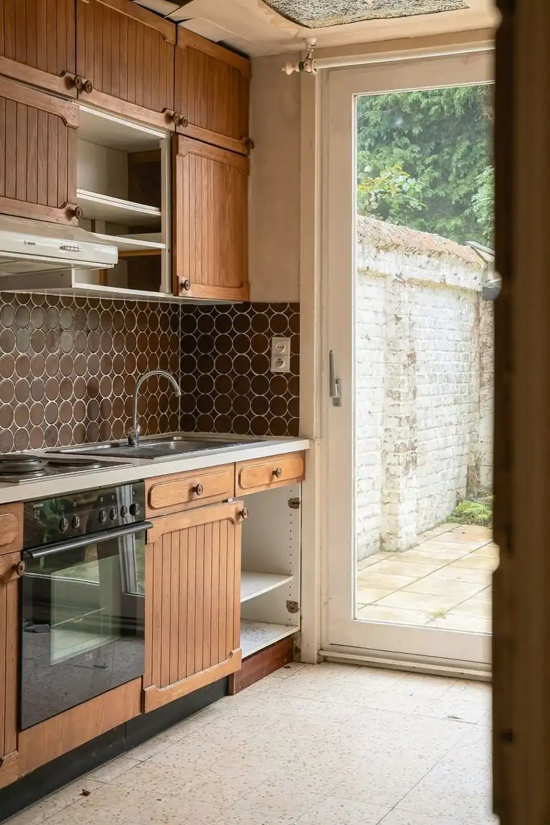 Te renoveren neoclassicistische woning op de rand van Bruge foto 16