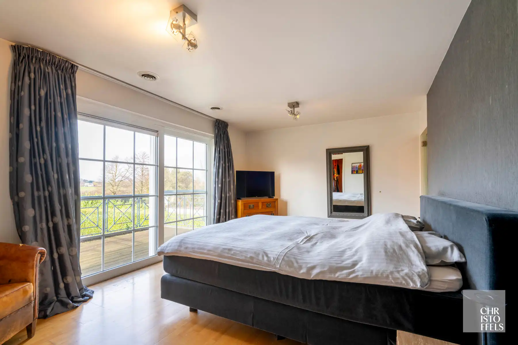 Tijdloze elegante villa met praktijkruimte (422 m²) op perceel van 1.672 m² foto 6