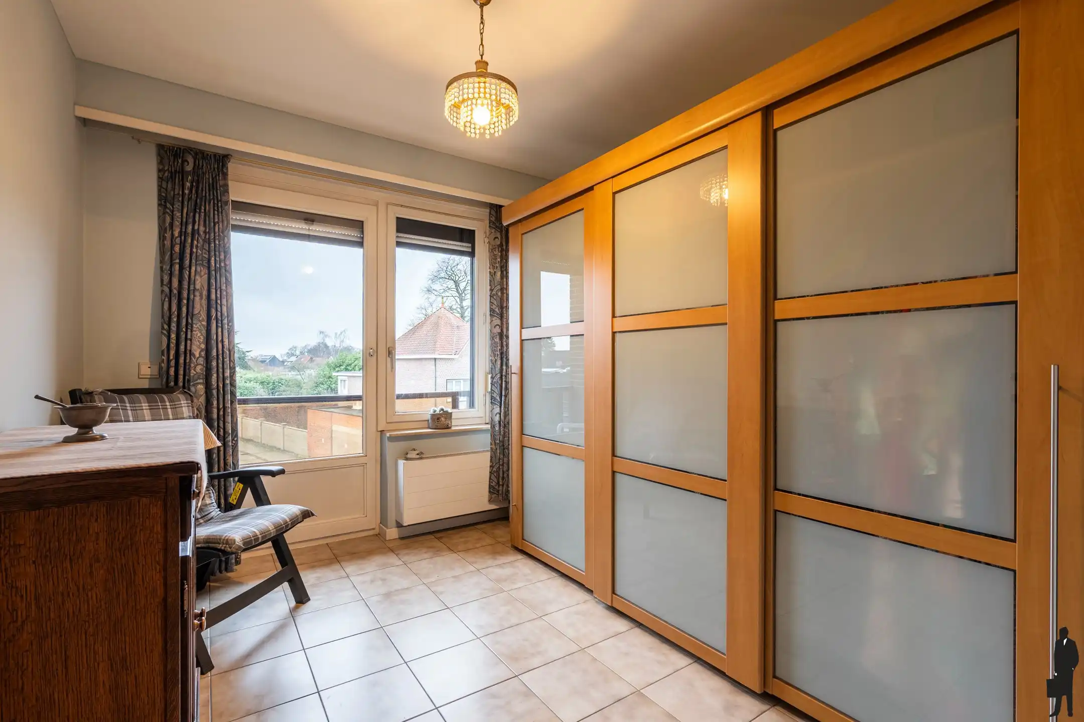 Ruim en lichtrijk appartement met 2 slpks in hartje Hove foto 13