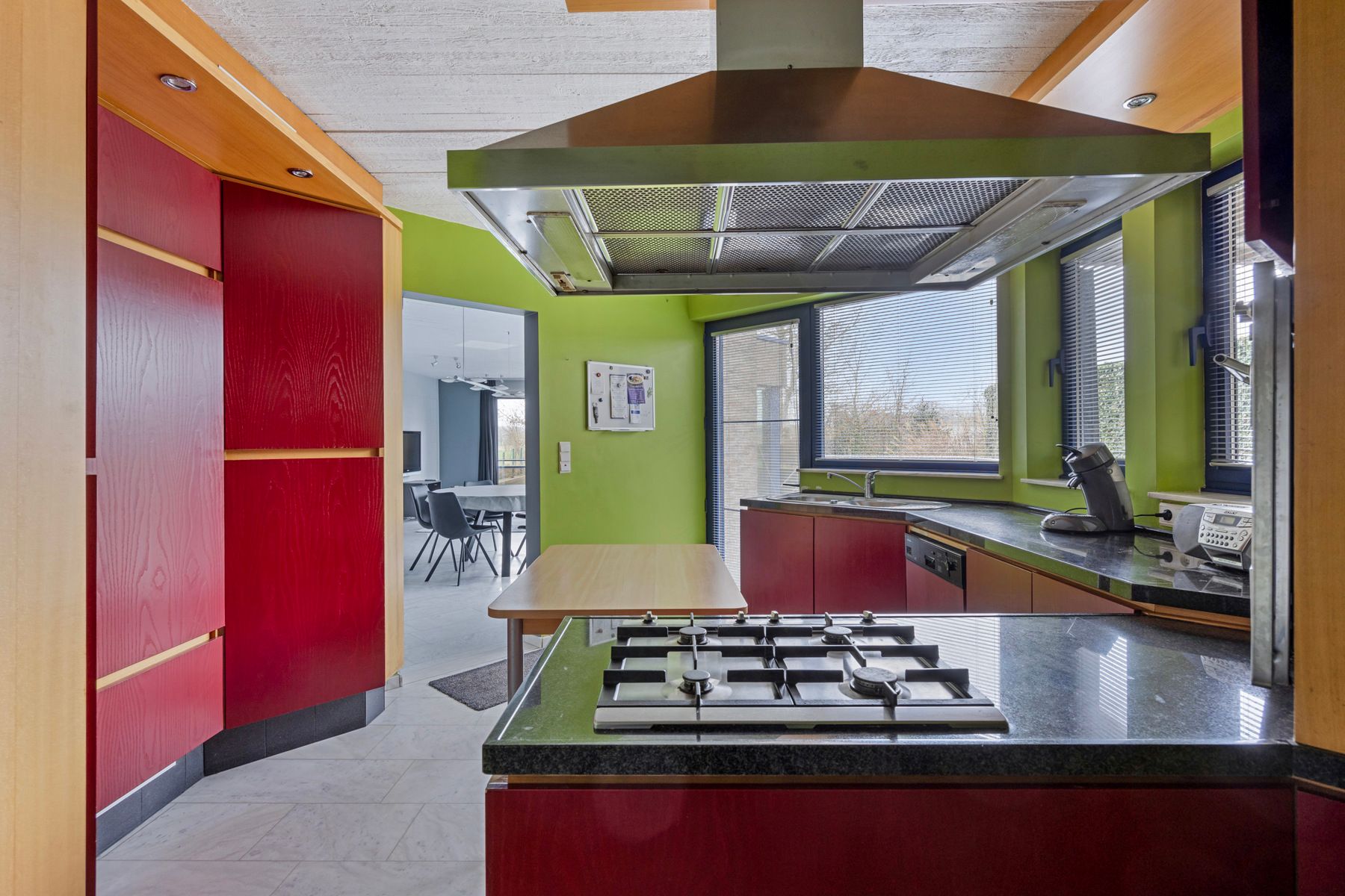 Ruime gezinswoning met 3 slaapkamers op een groot perceel foto 9