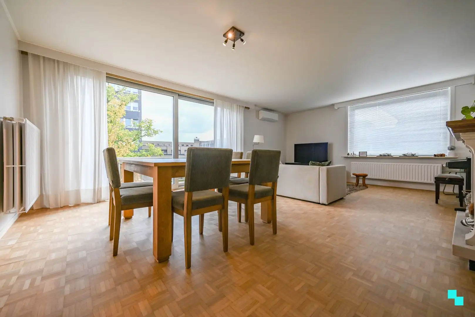 Ruim appartement met ondergrondse autostaanplaats foto 4