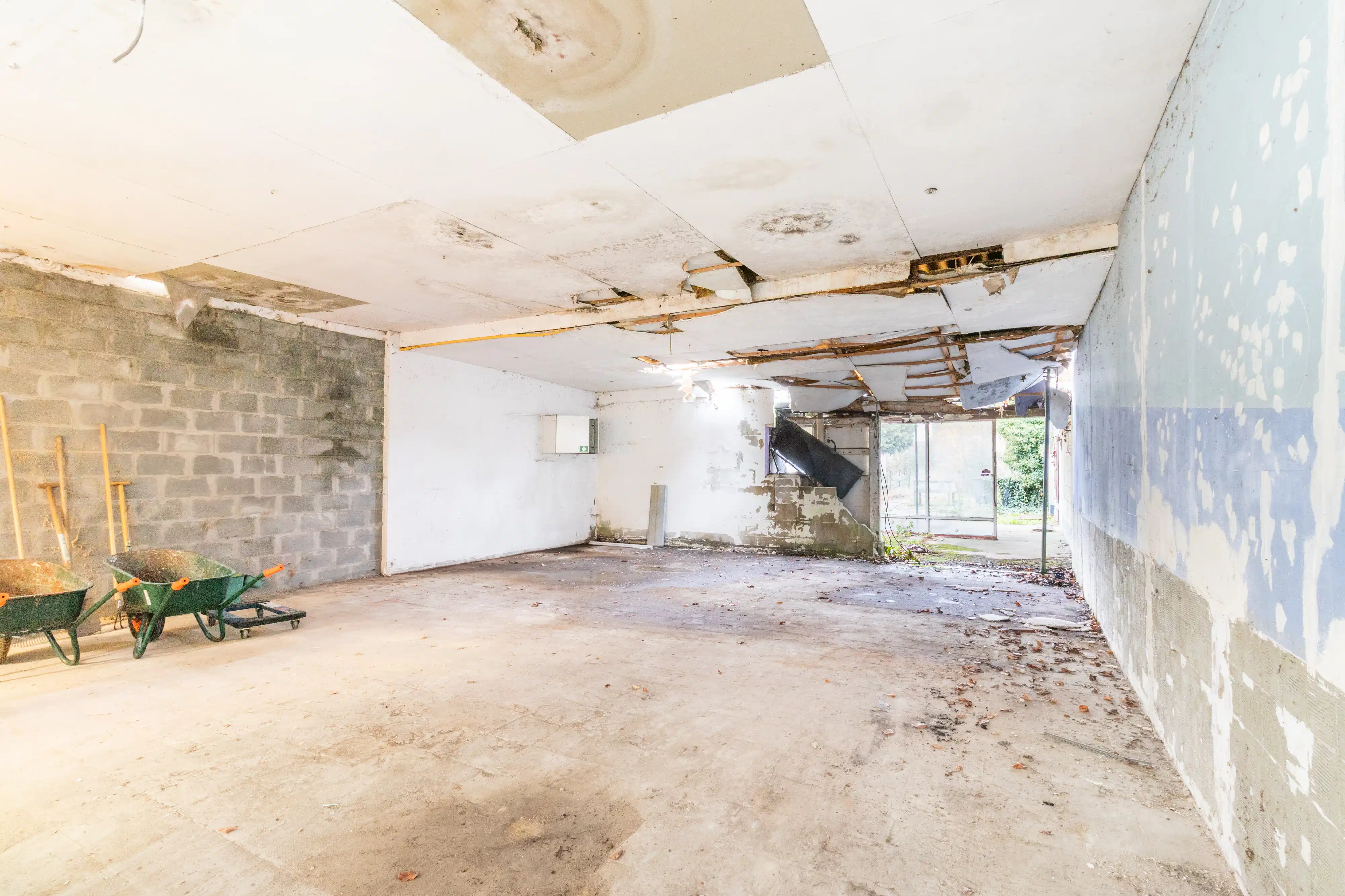 Instapklare halfopen bebouwing met werkplaats en tuin foto 15