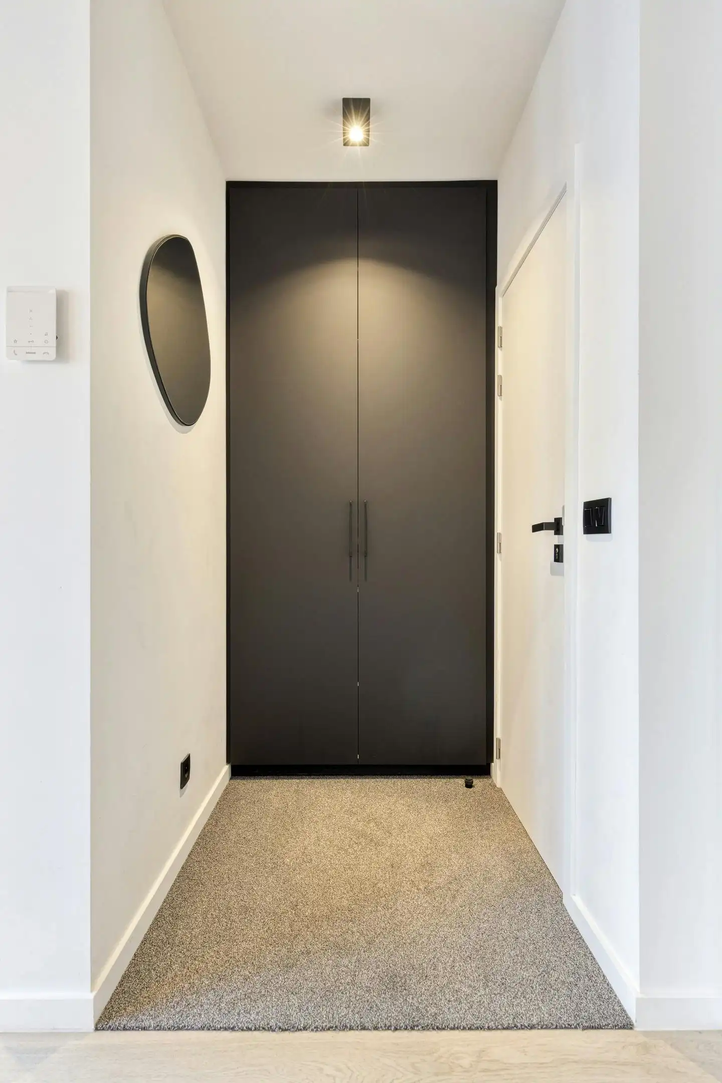 Prachtig appartement met garage en terras te koop in Merksem foto 8