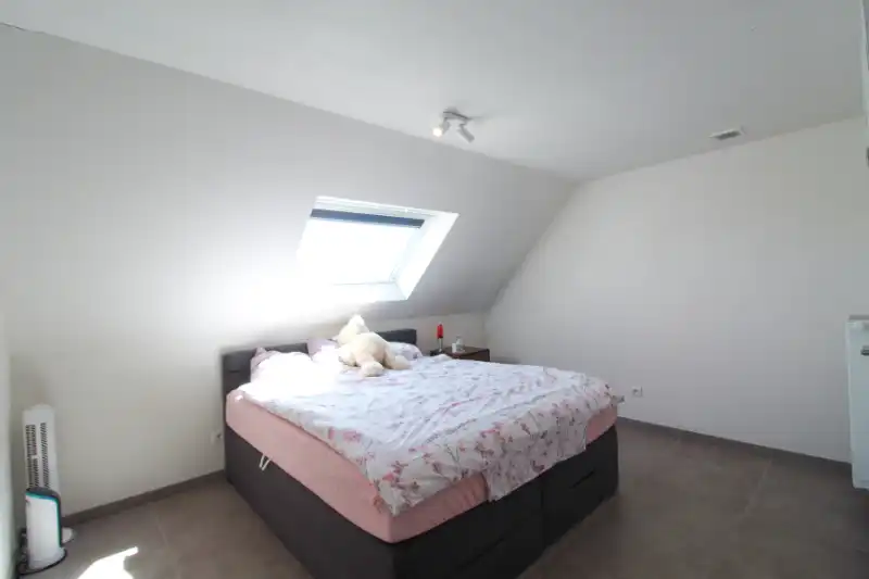 Recente woning op boogscheut van Roeselare te huur foto 8