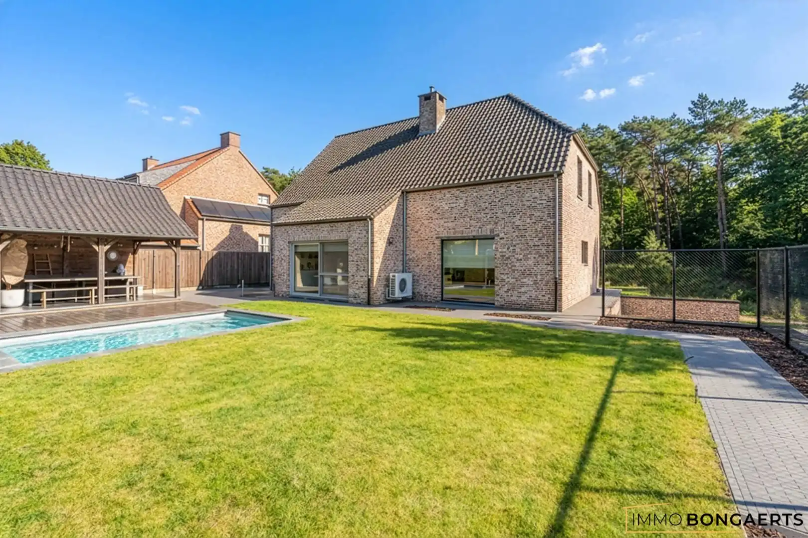 Prachtig afgewerkte woning met praktijkruimte foto 33