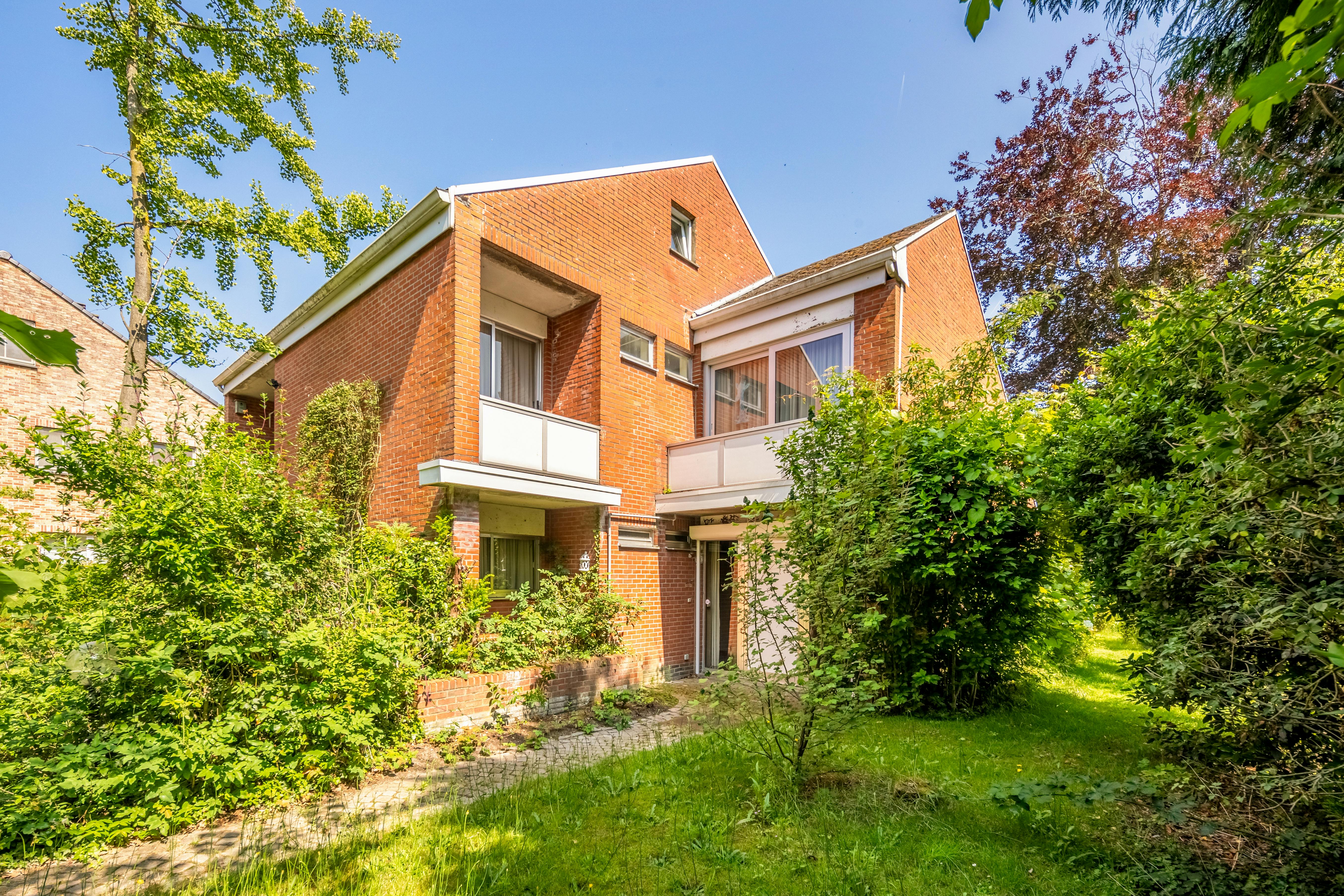 Te renoveren ruime gezinswoning met 5 slaapkamers te Hasselt foto 2