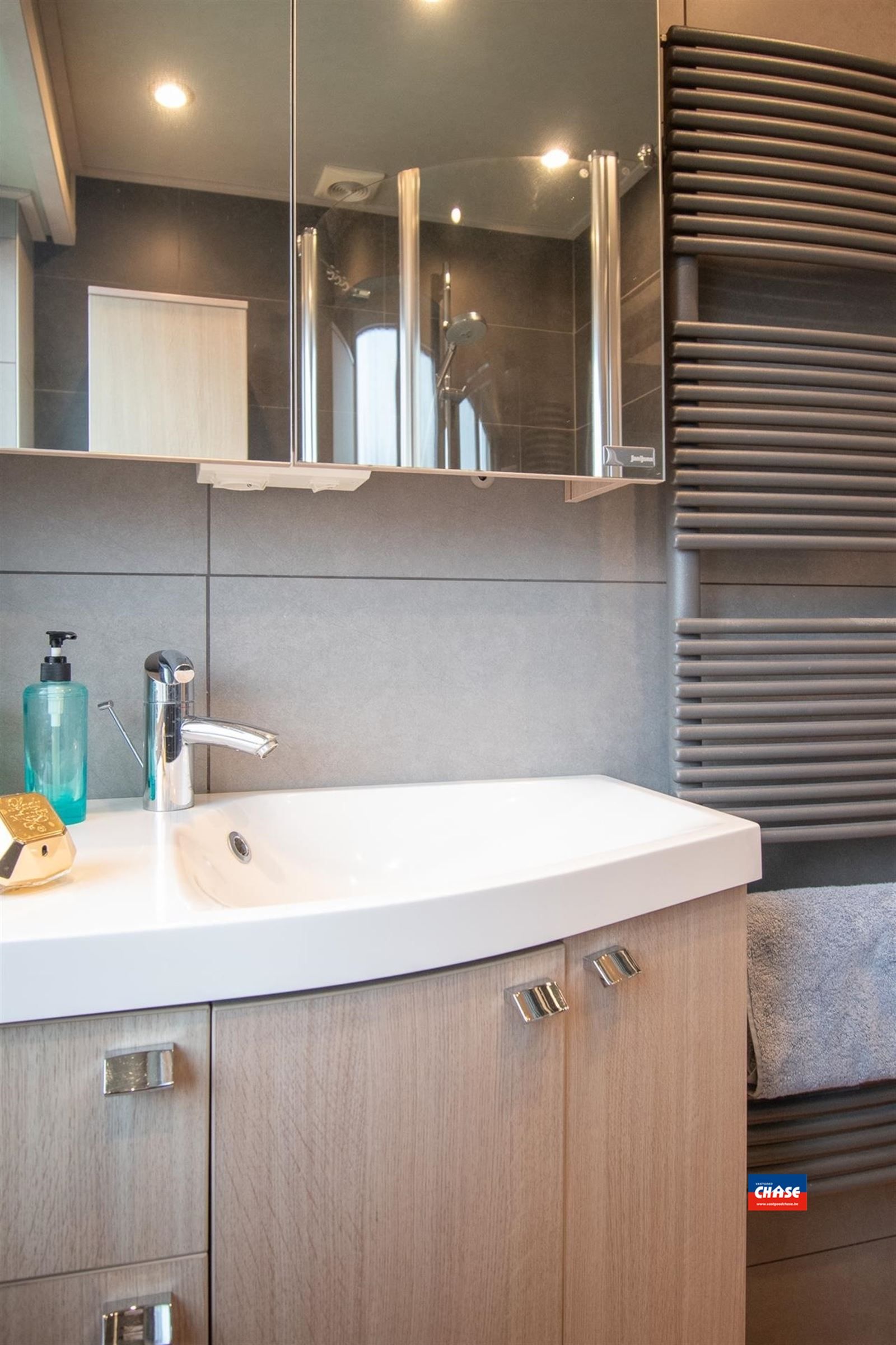 Prachtig gerenoveerde gezinswoning met zonnepanelen foto 21