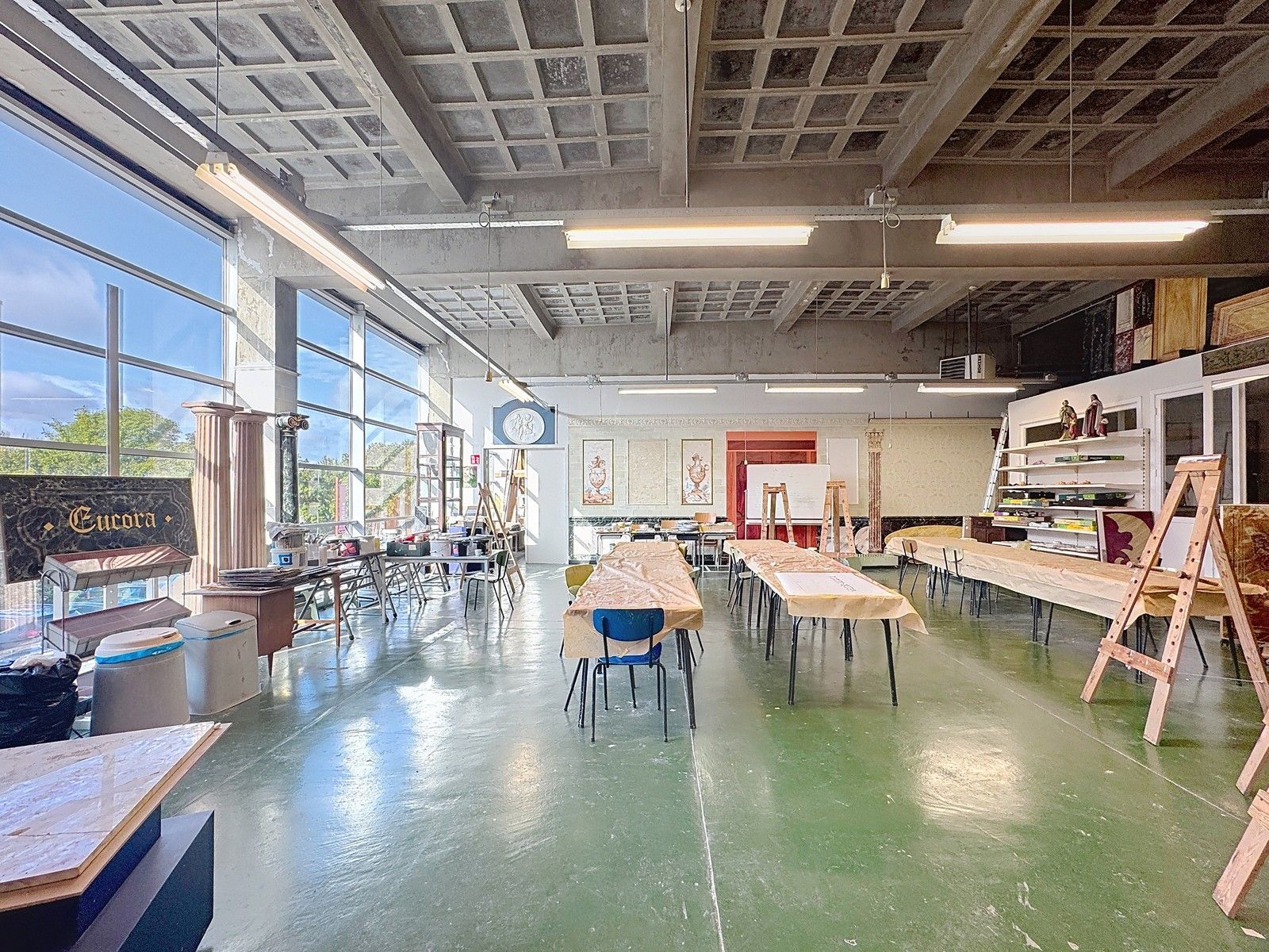 Polyvalente, lichtrijke RUIMTE (450m²) op eerste verdieping met alle voorzieningen (verwarming, sanitair, ...) te 8000 Brugge. Op een boogscheut van het historisch centrum. foto 3
