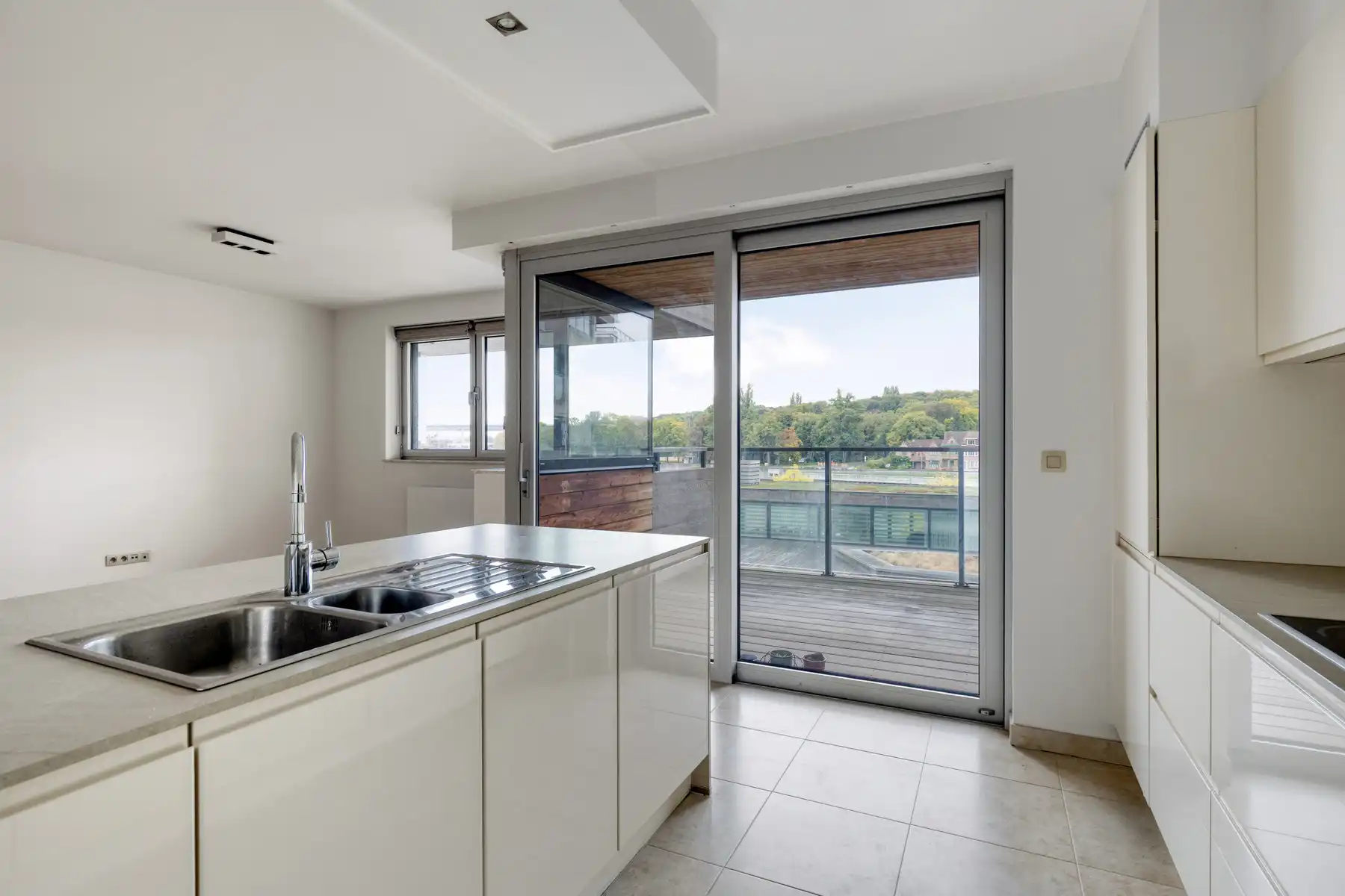 3 slaapkamer, 2 badkamer appartement met terras en parkings foto 7