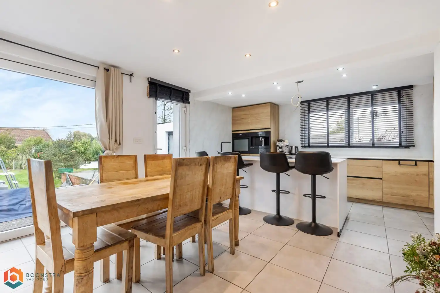 Woning met 4 slpkrs en garage op perceel van 1401 m² foto 6