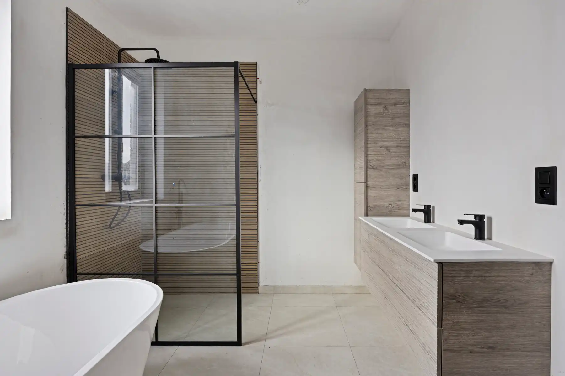 Nieuwbouwwoning met 5 slaapkamers en 1 badkamer. foto 13