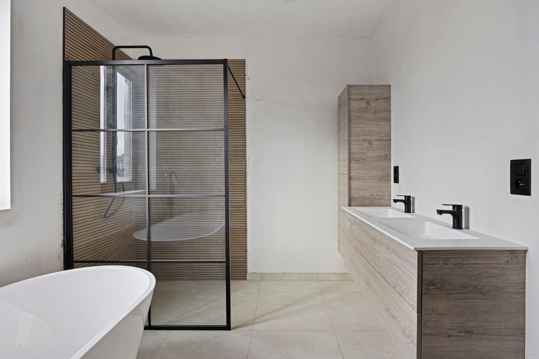 Nieuwbouwwoning met 5 slaapkamers en 1 badkamer. foto 13