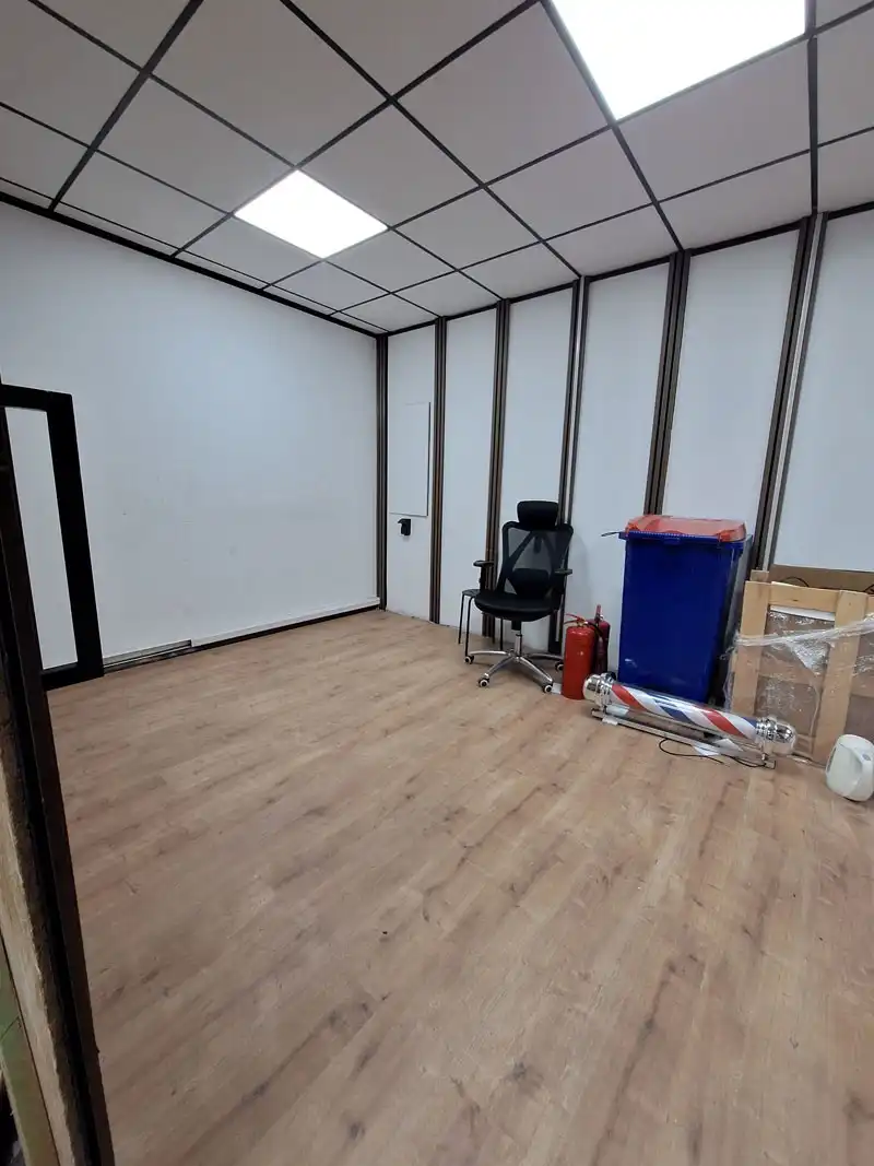 Perfect gelegen kantoorruimte te Heusden-Zolder foto 5