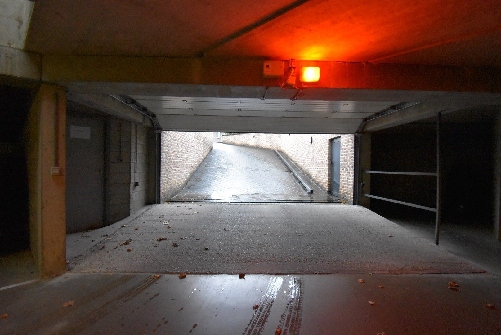 Degelijk 2-slaapkamer appartement met autostandplaats + in hartje Bilzen foto 33
