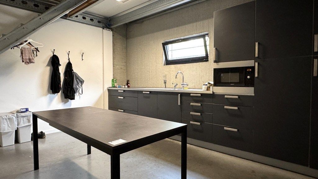 Showroom met opslagruimte te huur aan Kortrijksesteenweg in Gent foto 10