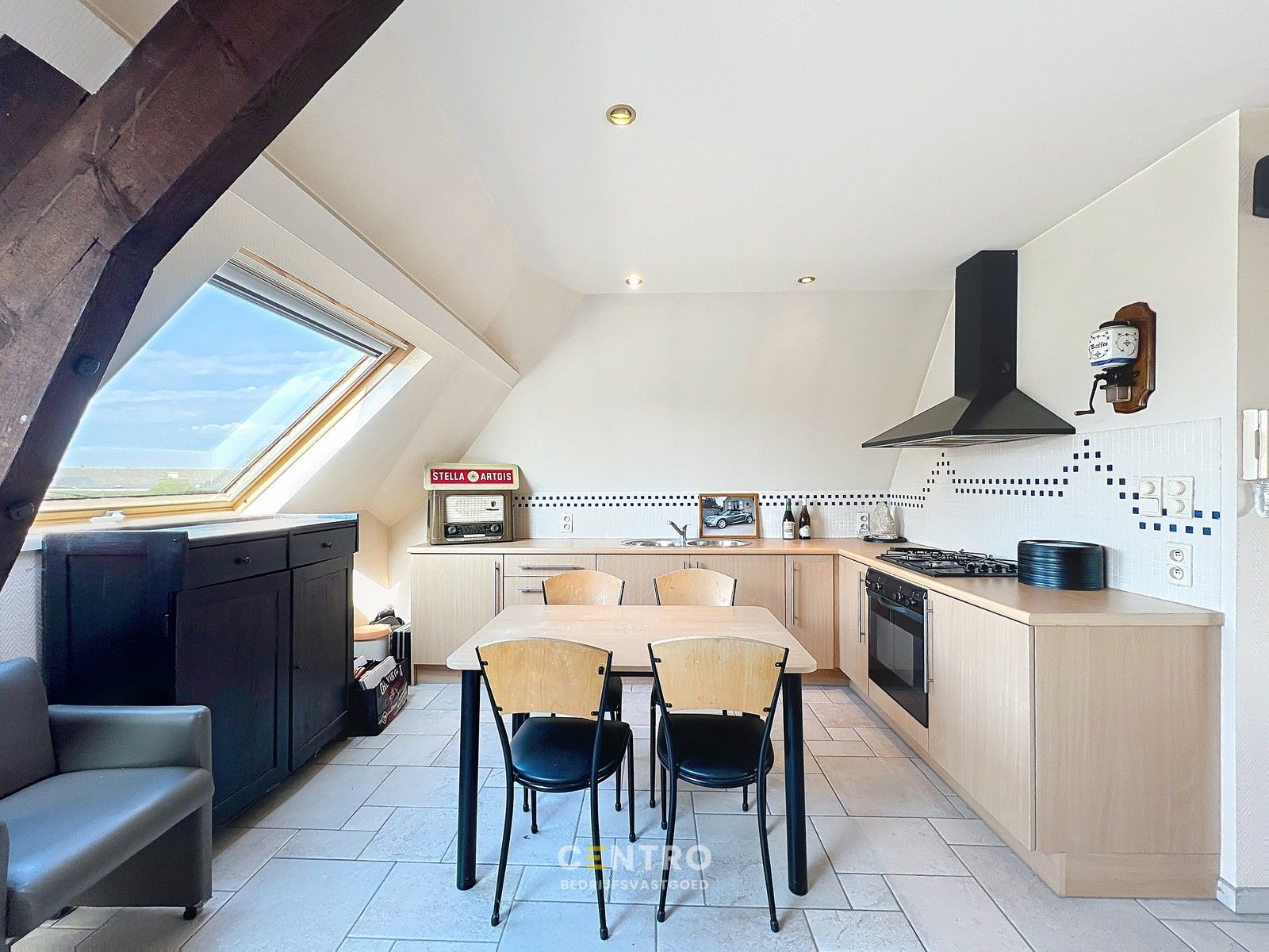 Handelshuis te TORHOUT te koop op verbindingsweg met veel passage. Heden nog ingericht als frituur ! foto 31