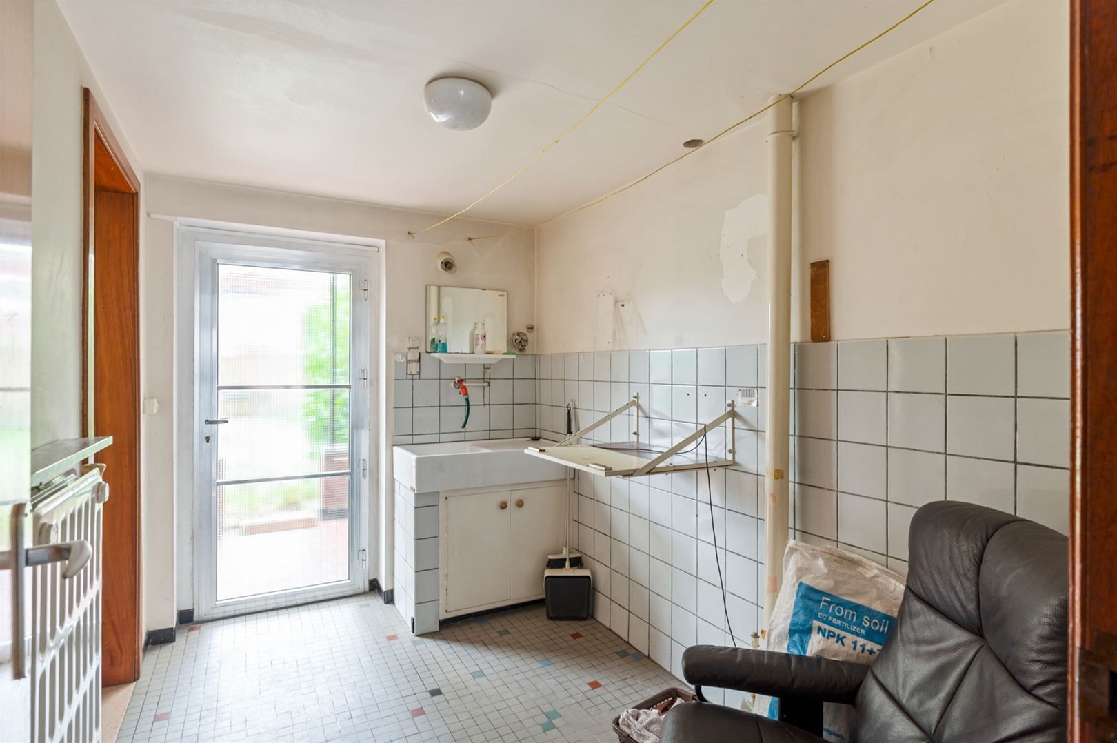 Te renoveren bel-étagewoning met zonnige tuin. foto 13