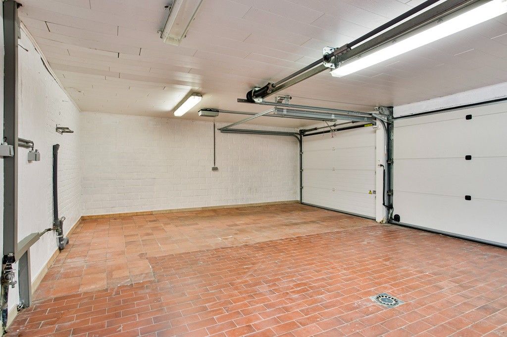 POPERINGE: Unieke woning met een perfecte balans tussen privéleven en professionele ambities - volledig gerenoveerd en instapklaar - met terrasje en dubbele garage op 111m² grondopp. foto 14
