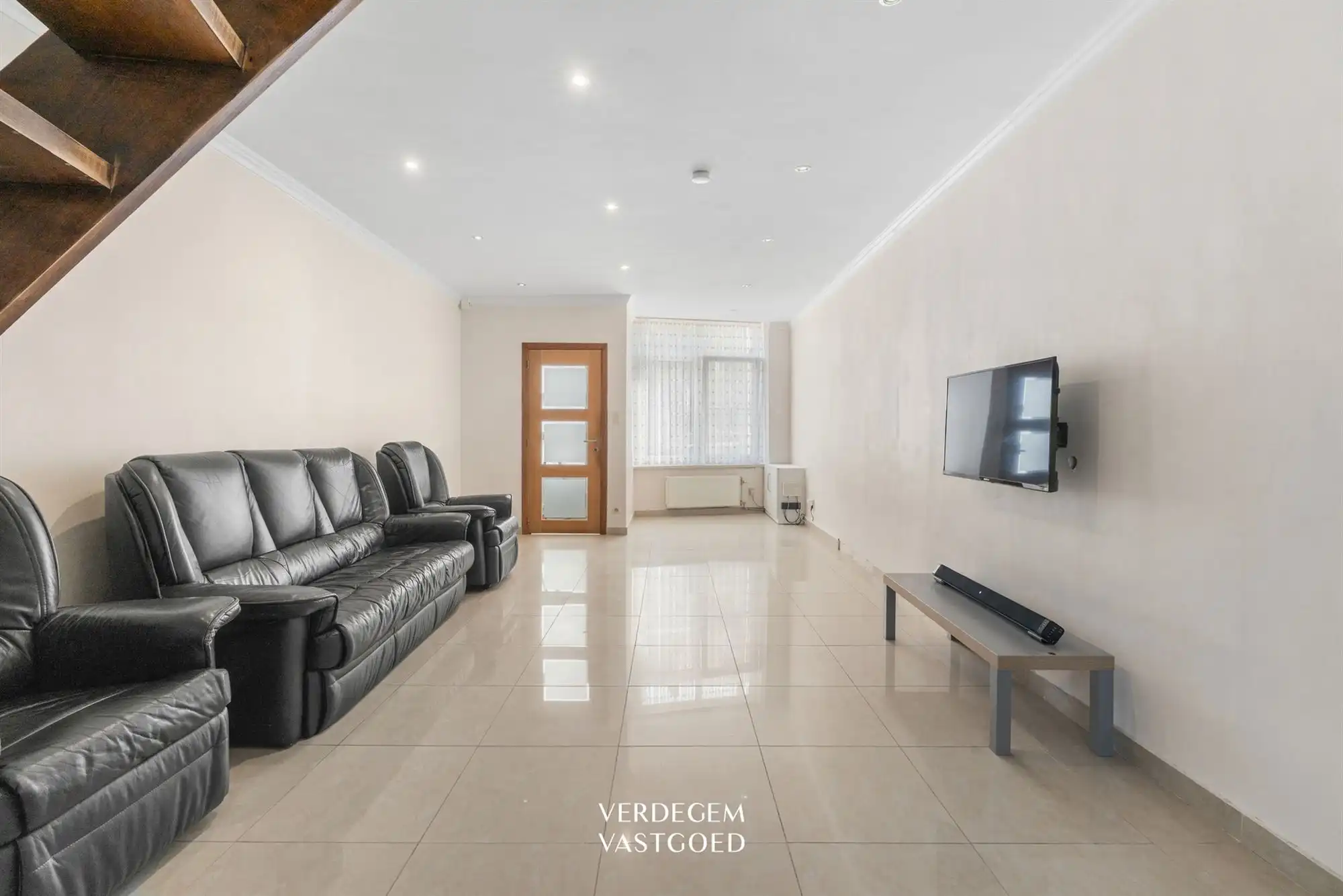 Instapklare woning met grote leefruimte en vier slaapkamers foto 4