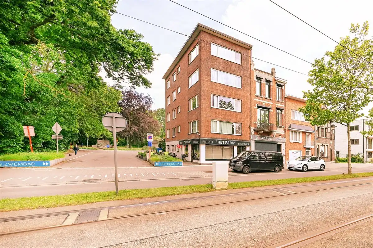 Ruim hoekappartement met 3 slpk in centrum Mortsel foto 2